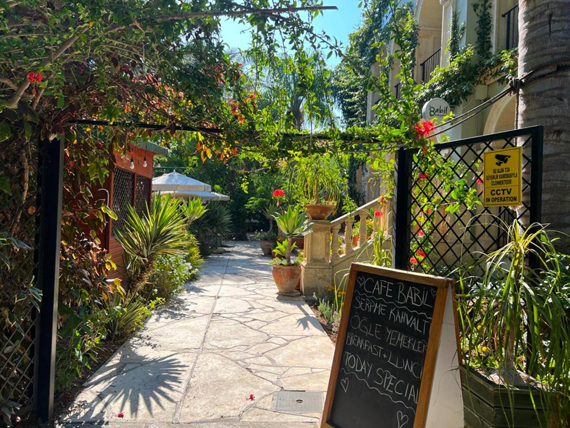 Babil Bahceleri - Gardens Of Babel Bed and Breakfast Lapta Buitenkant foto